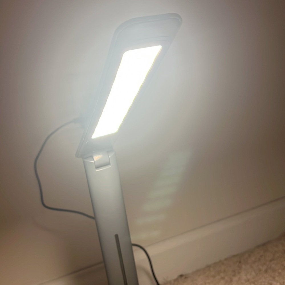 H-Welldone folding portable LED desk lamp with USB charger - Picture 4 of 8